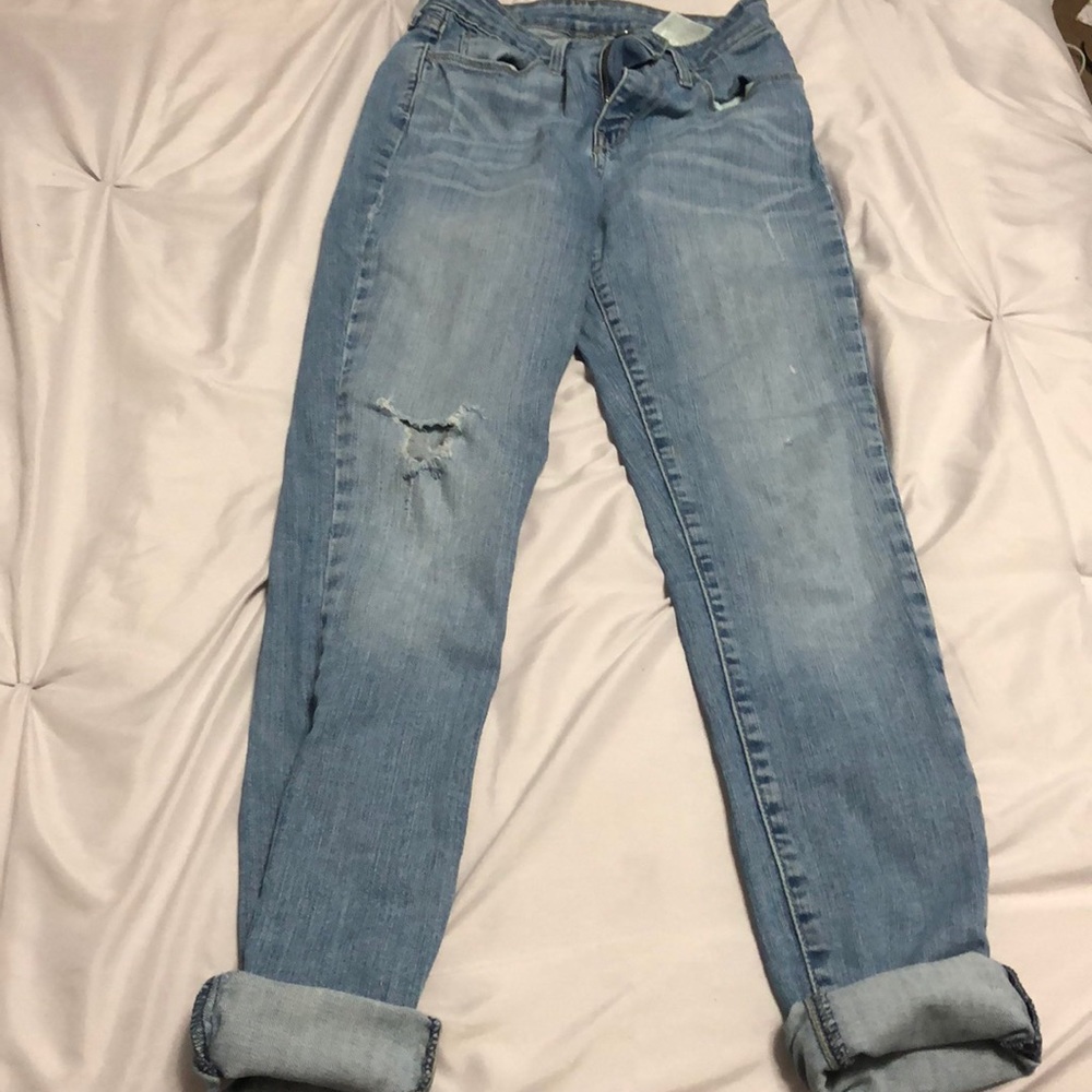 Levi’s ripped jeans